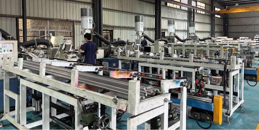 304L 不銹鋼棒液冷接頭，滿足化工 / 醫(yī)療領(lǐng)域耐腐蝕需求